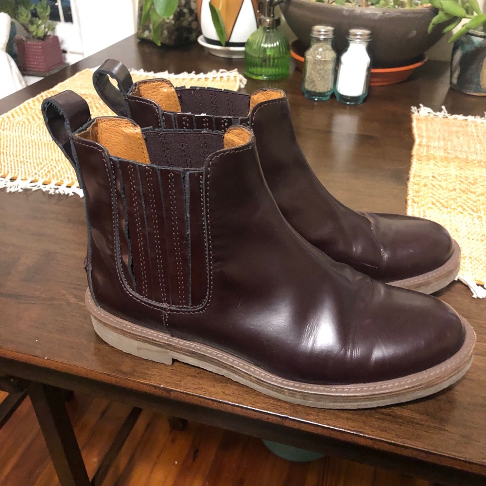 Madewell Chelsea style boot